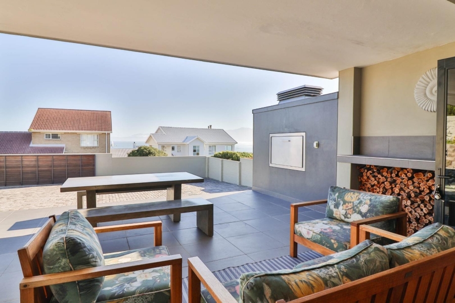 5 Bedroom Property for Sale in De Kelders Western Cape